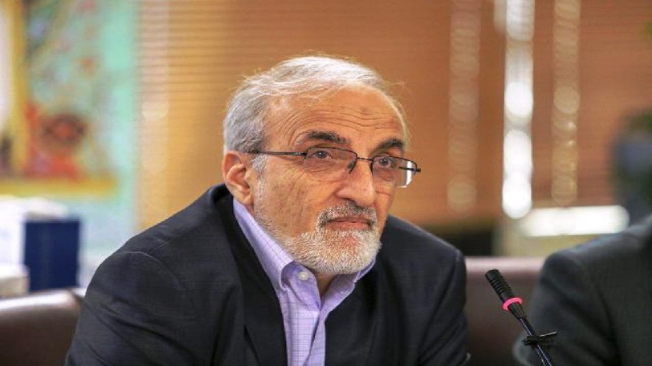 وزير الصحة الإيراني يزعم حل أزمة كورونا ونائبه يرد عليه بالاستقالة