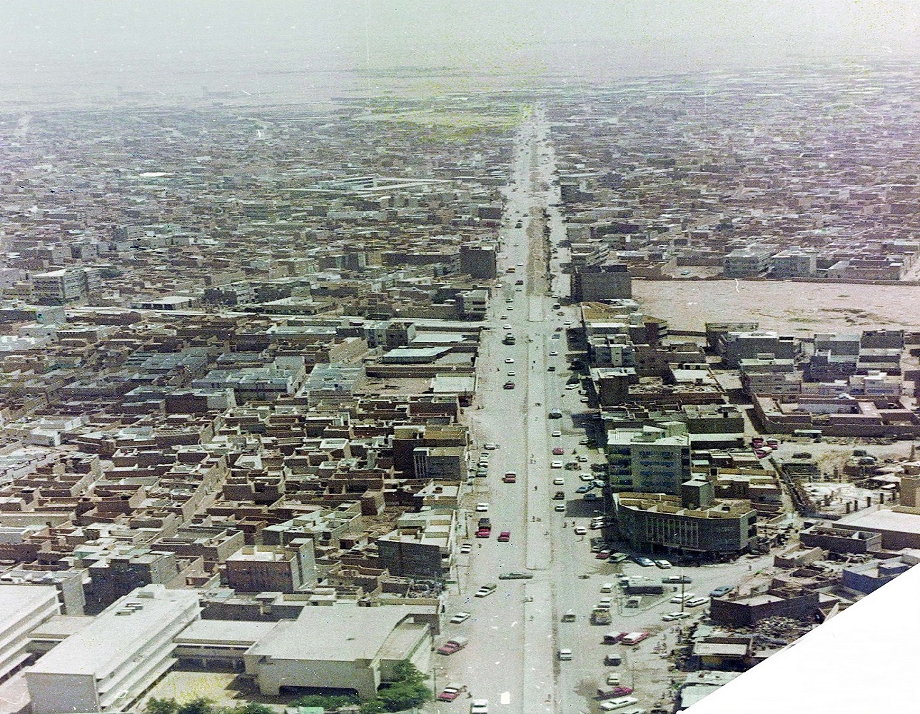 صورة نادرة لطريق المدينة المنورة بالرياض باتجاه الشرق قبل 54 عام