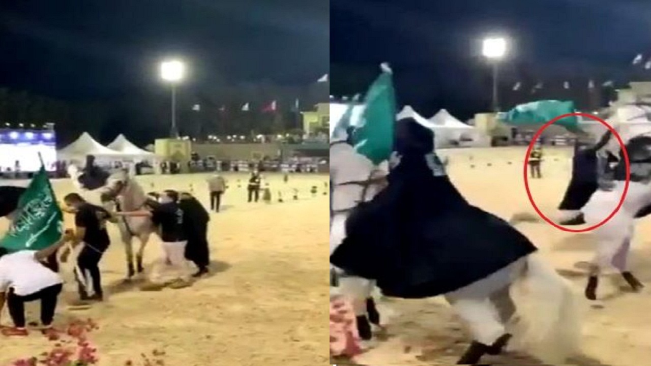 بالفيديو.. لحظة سقوط فتاتين من على ظهر جياد في جدة