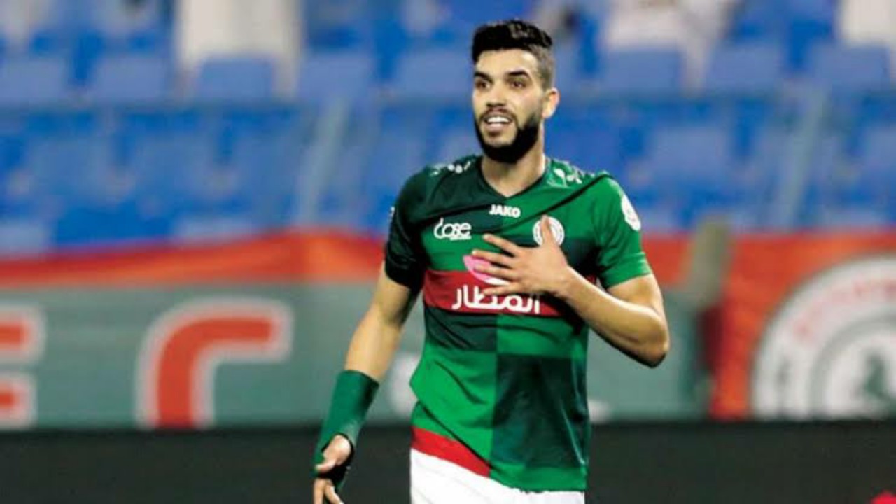 الاتفاق يدفع بالمغربي أزارو في مباراته أمام النصر 