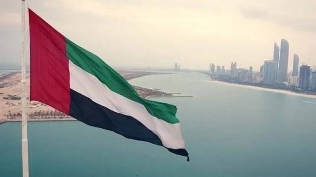 الإمارات تحدد عقوبات إتلاف علمها