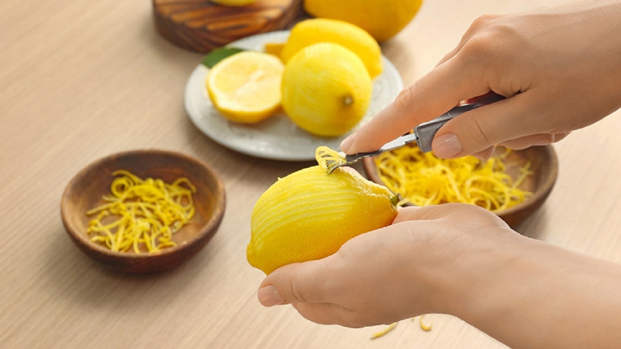 وصفة بسيطة من قشر الليمون للتخلص من تجاعيد البشرة