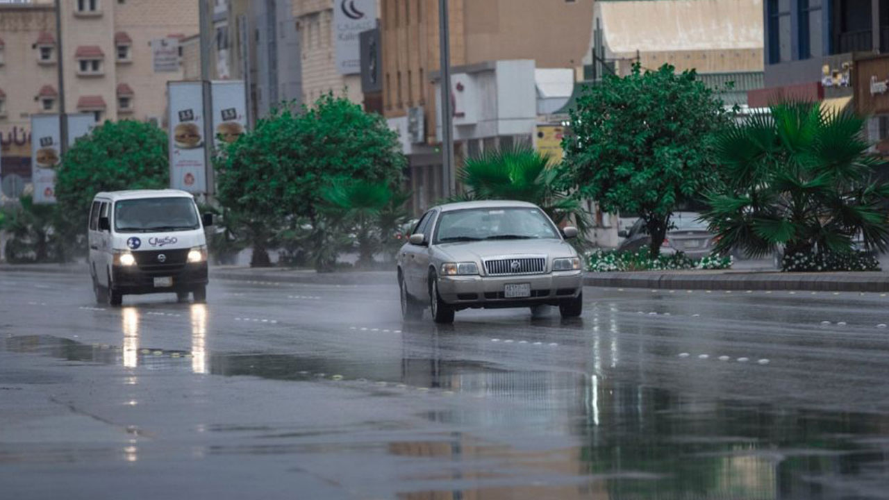 &#8220;الزعاق&#8221; يتوقع هطول أمطار على 8 مناطق