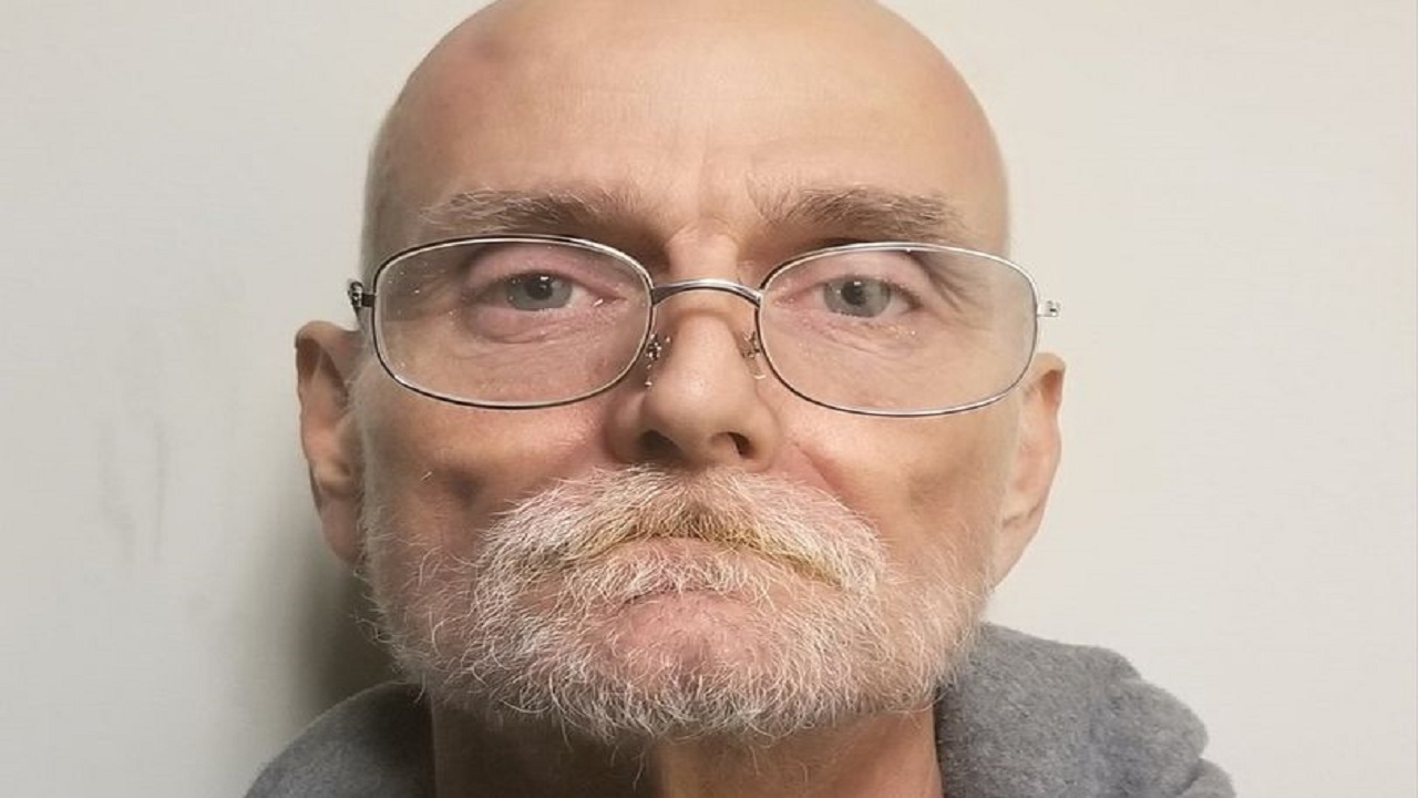 رجل يحتضر يتصل بالشرطة ليعترف بارتكاب جريمة قتل مروعة قبل 25 عامًا