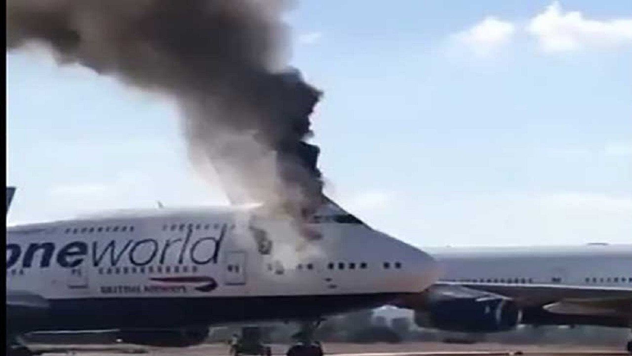 بالفيديو..نشوب حريق في طائرة ركاب بريطانية