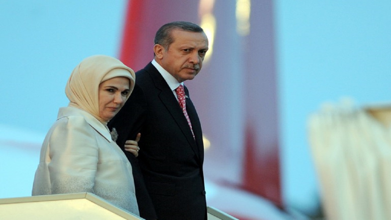 زوجة أردوغان تتورط في غسيل الأموال