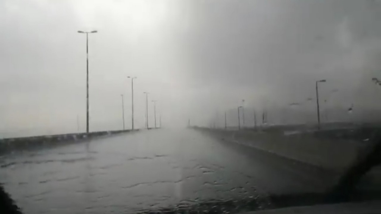 بالفيديو.. هطول أمطار على عرفات بمكة المكرمة