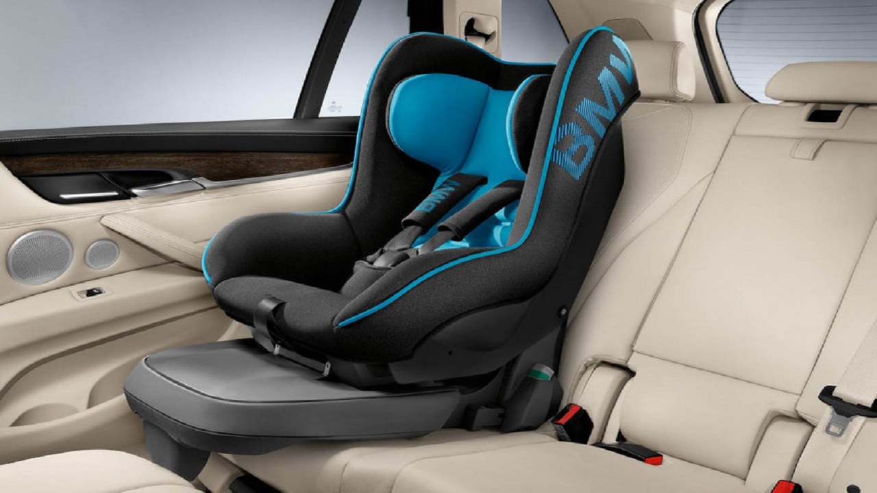 إرشادات حول الاستخدام الصحيح لمقاعد الأطفال في السيارة