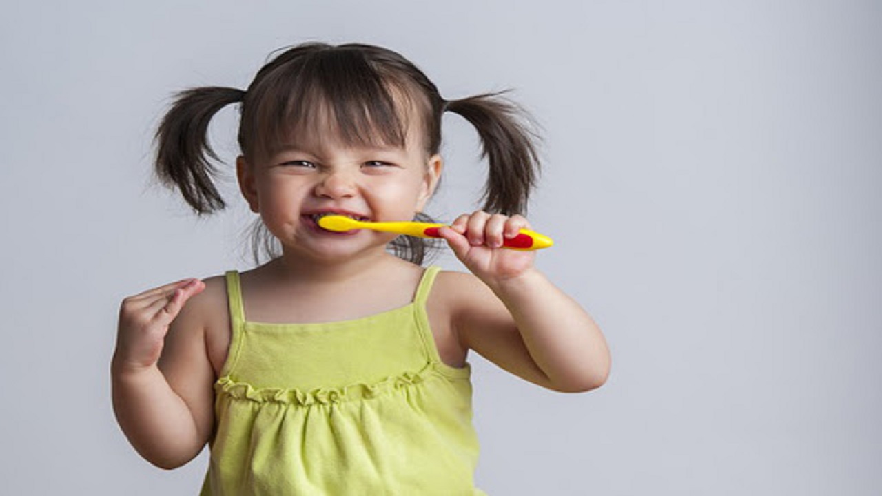 نصائح هامة للعناية بأسنان طفلك اللبنية