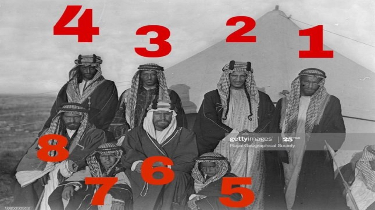 صورة نادرة تجمع الملك عبدالعزيز و7 أمراء قبل 109 عامًا