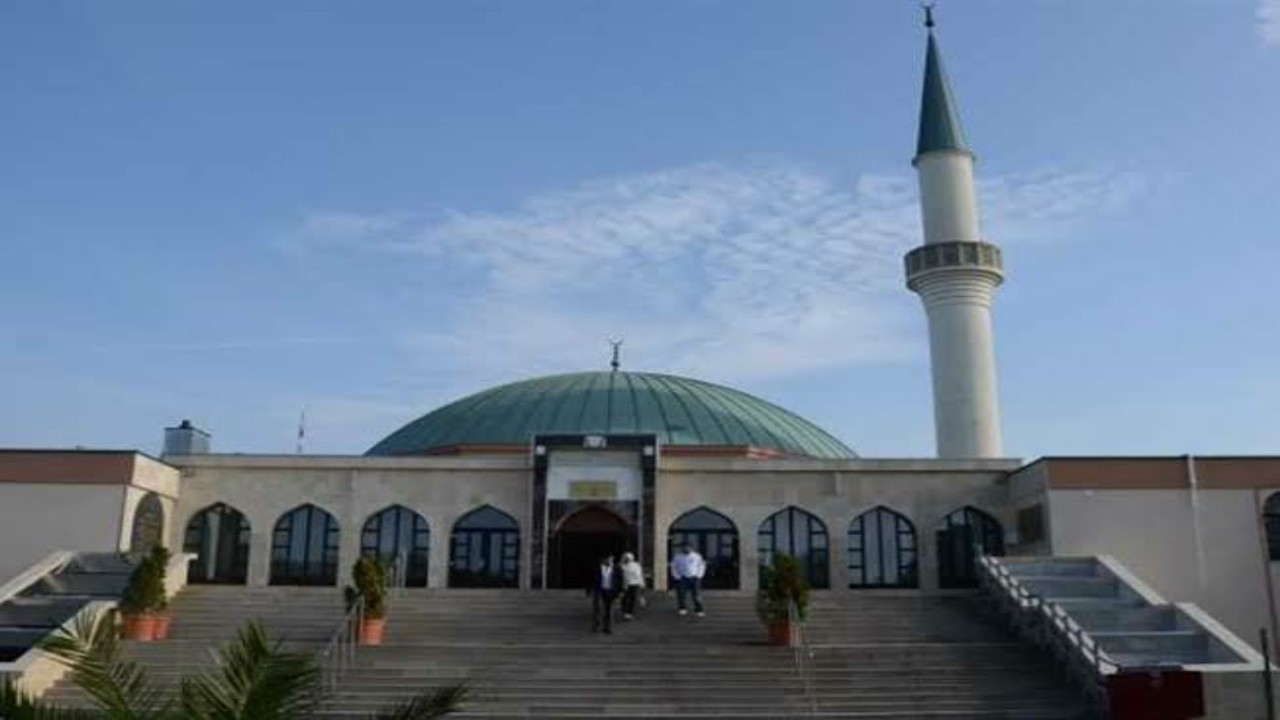  النمسا تغلق عدة مساجد بعد هجوم فيينا 