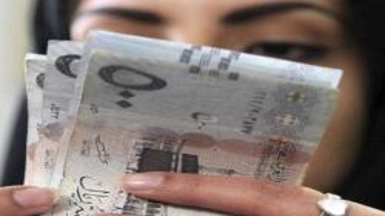 “التأمينات” توضح مدى استحقاق المرأة لمعاش زوجها الأول حال الطلاق من زوجها الثاني