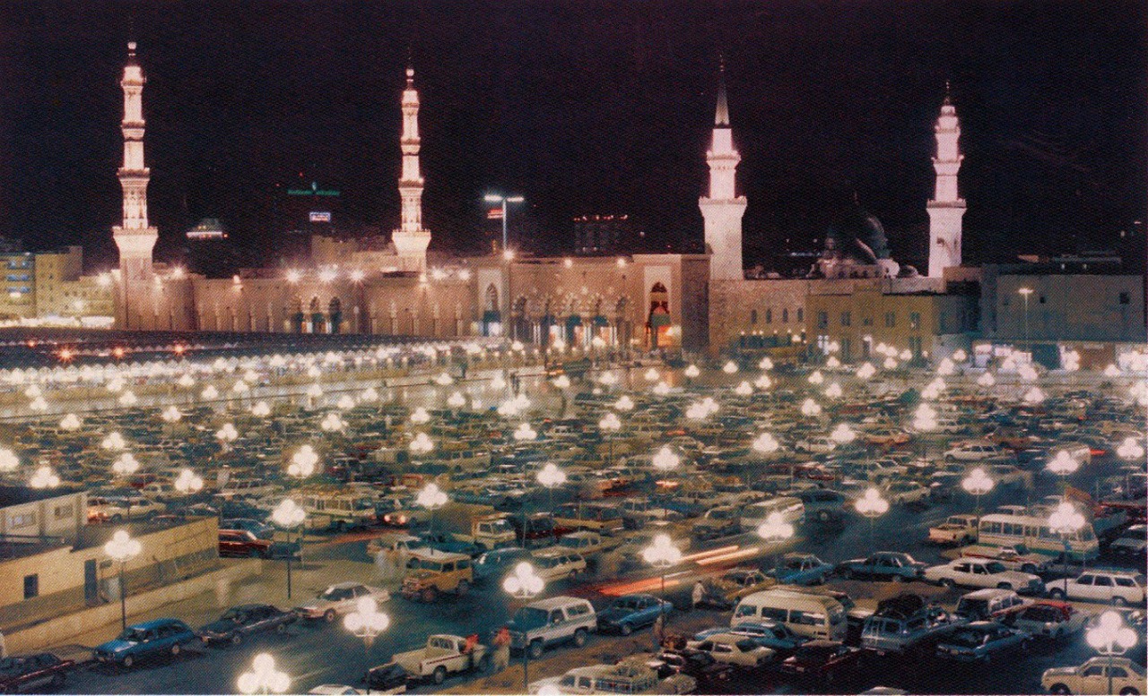 صورة ليلية قديمة للمسجد النبوي الشريف