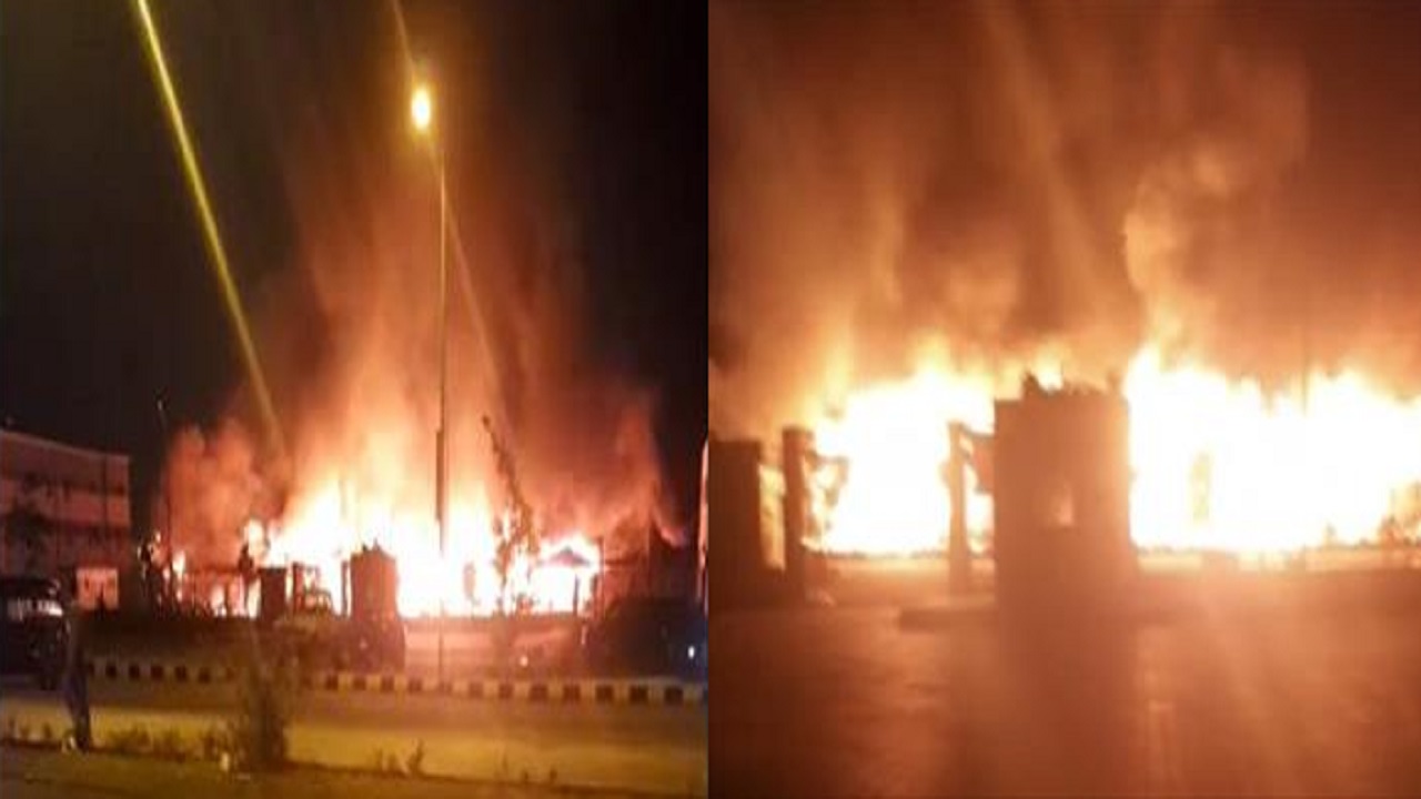 بالفيديو.. حريق هائل وانفجارات متتالية في مدينة جديدة بدولة عربية