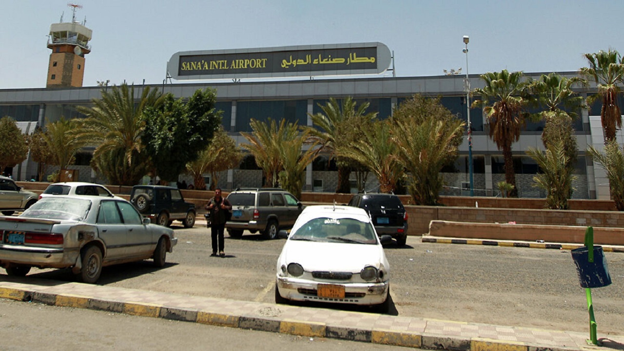 انفجار مخازن أسلحة تتبع ميليشيا الحوثي داخل مطار صنعاء الدولي