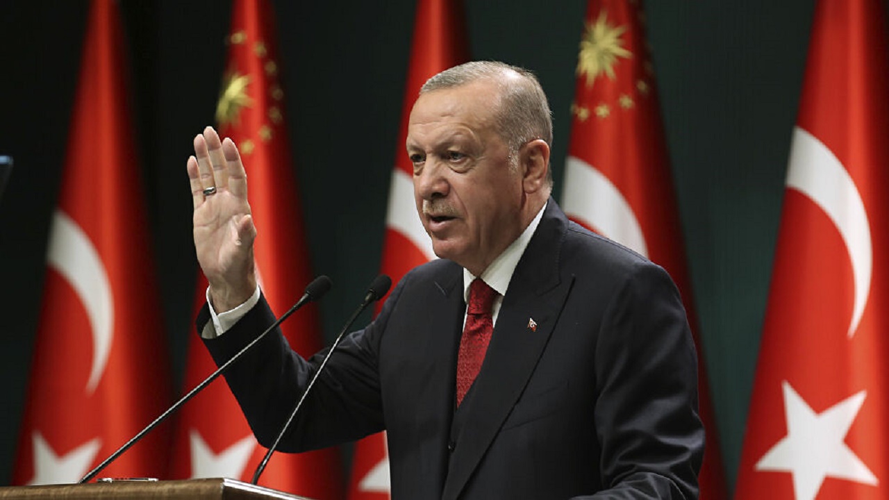 “أردوغان” يواصل قمع الأتراك ويأمر باعتقال 82 عسكريًا