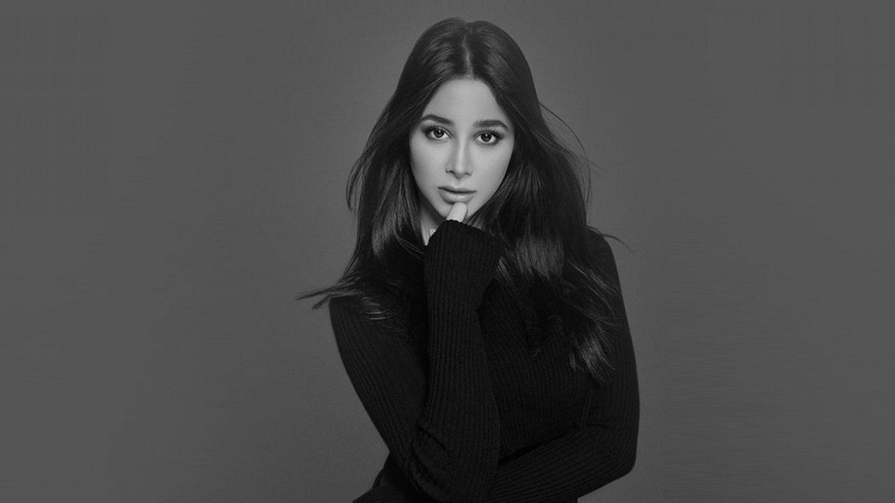 أسيل عمران تنشر صورة من طفولتها