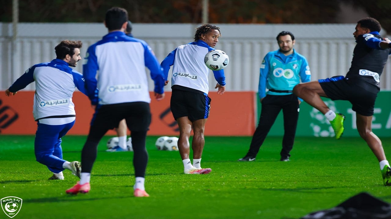 حسم موقف نجمي الهلال من المشاركة في مواجهة الفتح في الكأس