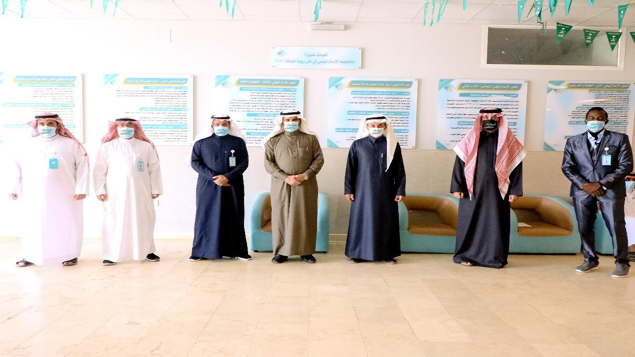 كليات عنيزة تطلق حملة عيونك تكفي