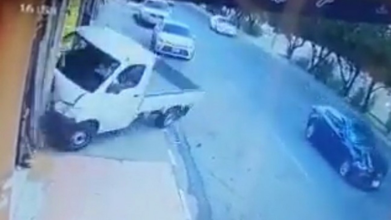 شاهد.. لحظة اصطدام سيارة بعدد من الأشخاص في الطائف 