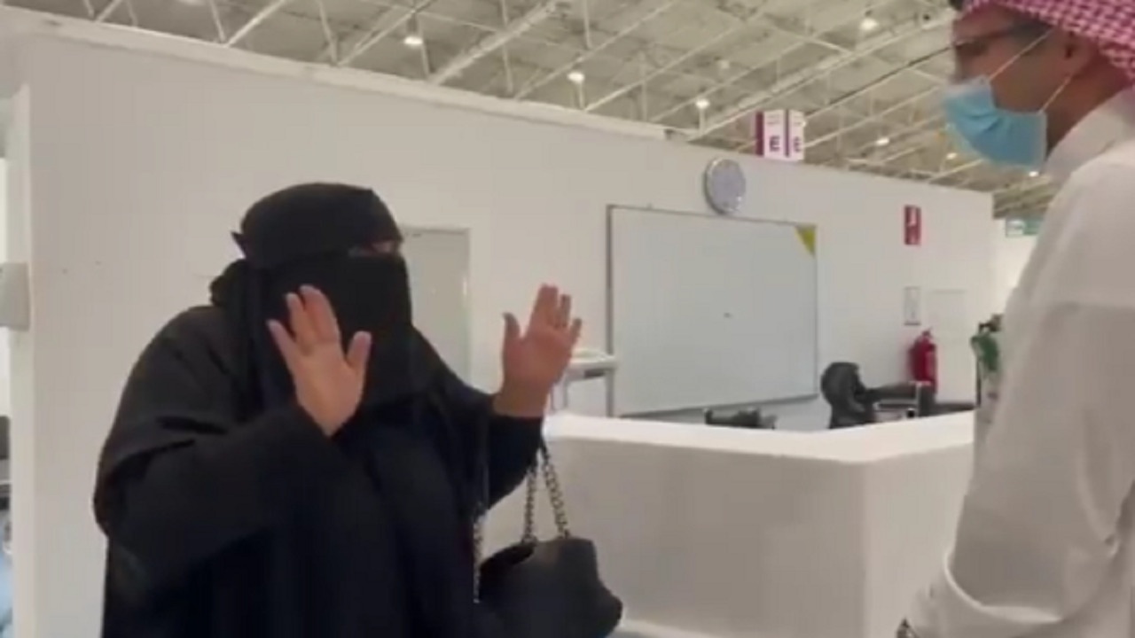 بالفيديو .. مواطنة بعد أخذها اللقاح: حكومتنا لن تقدم لقاح يضر ونثق في ولاة الأمر
