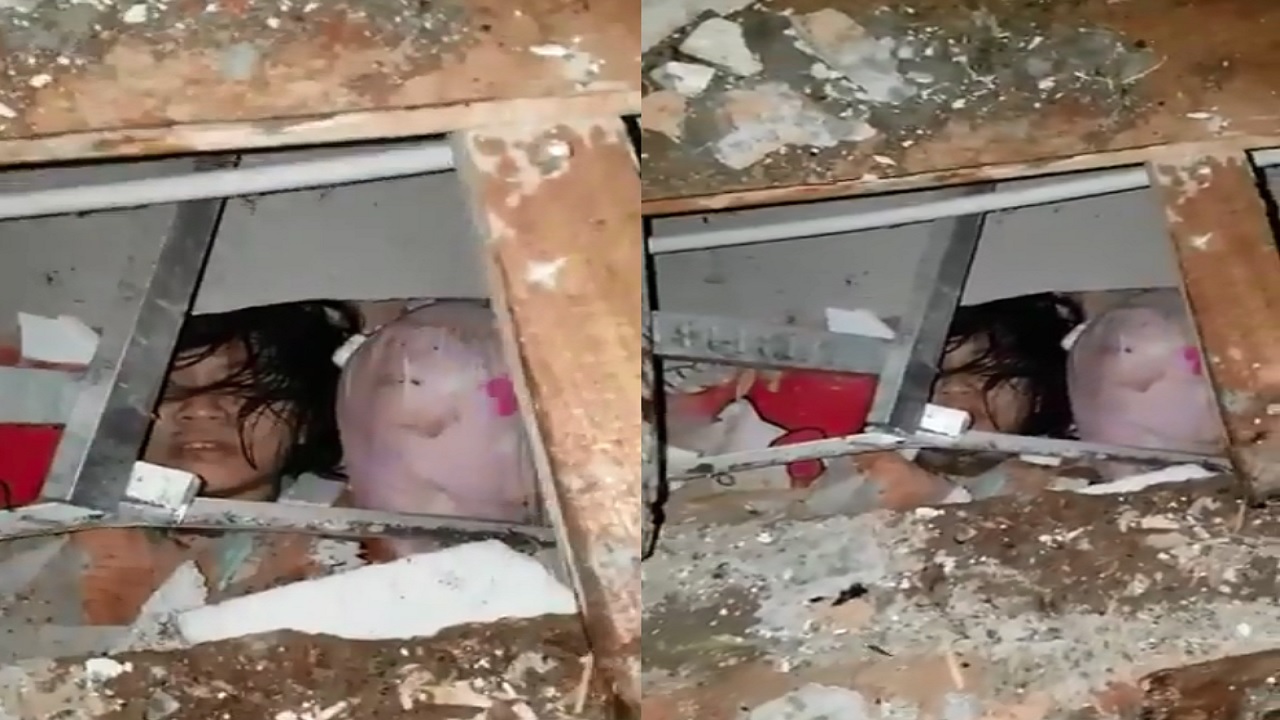 بالفيديو.. طفل محتجز تحت الأنقاض إثر زلزال مدمر بإندونيسيا