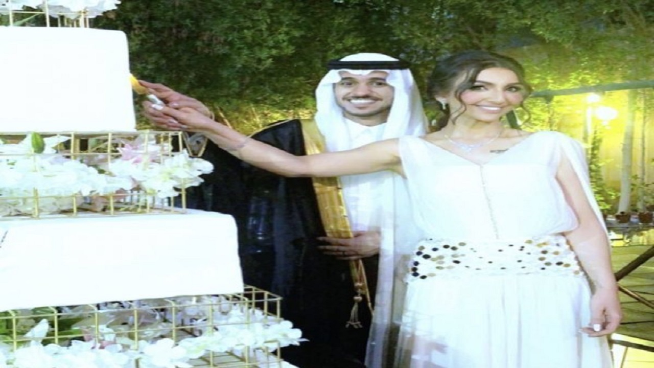 فيديو طريف لـ&#8221;هبة الحسين &#8221; وزوجها أثناء تناولهما كعكة شيف شهير