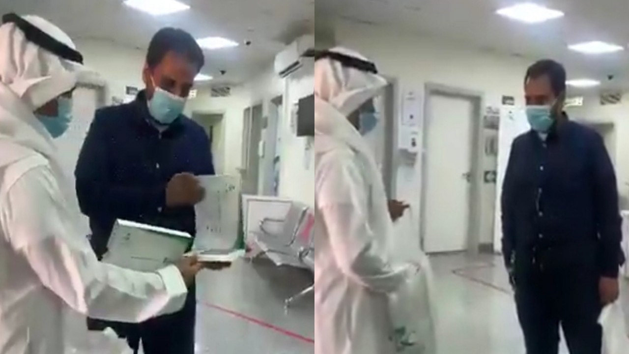 بالفيديو.. وزير الصحة يكرم أحد منسوبي قطاع ينبع الصحي