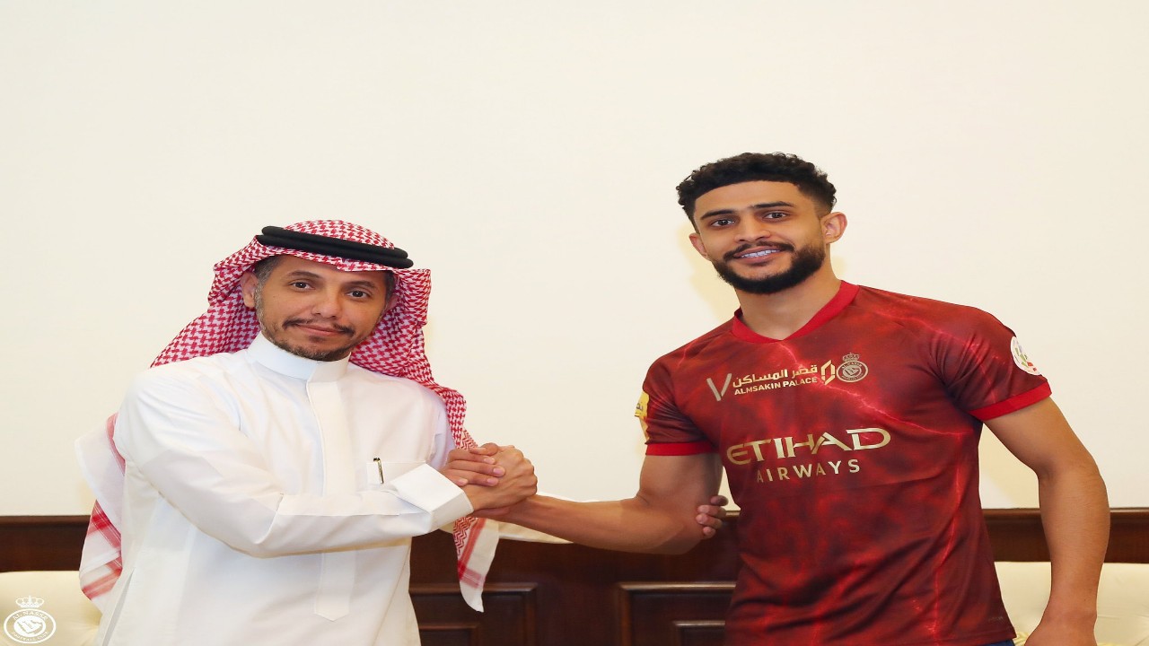 النصر يحسم مصير العمري من التجديد 