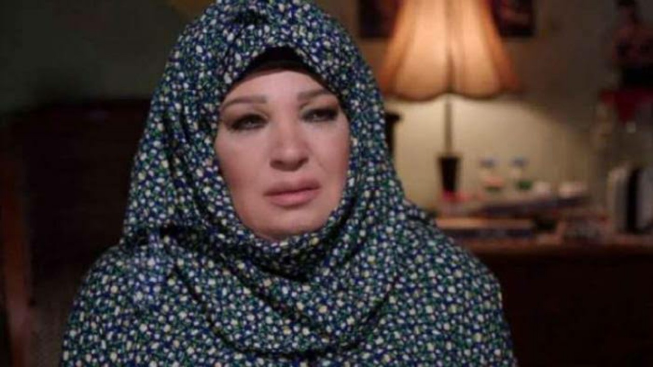 بالفيديو.. فيفي عبده تتخلى عن صمتها وتكشف حقيقة اعتزالها الفن من أجل الحجاب 