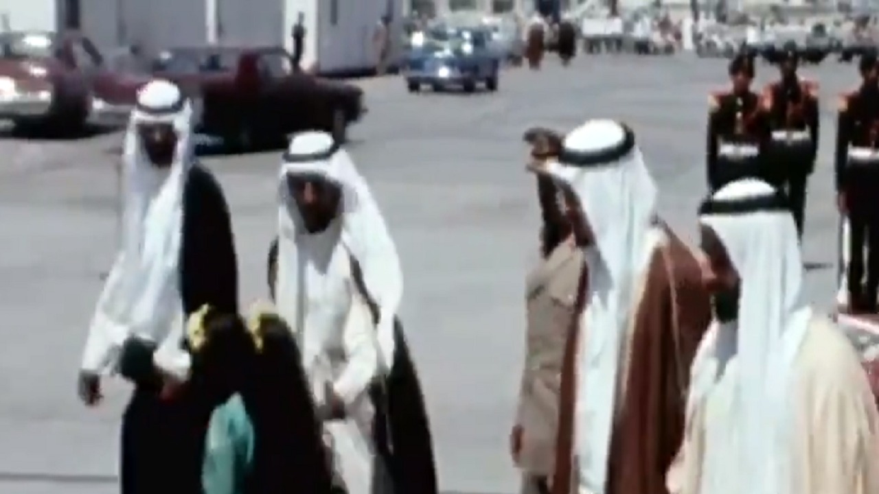 فيديو نادر للملك خالد أثناء زيارته إلى الإمارات منتصف السبعينات الميلادية