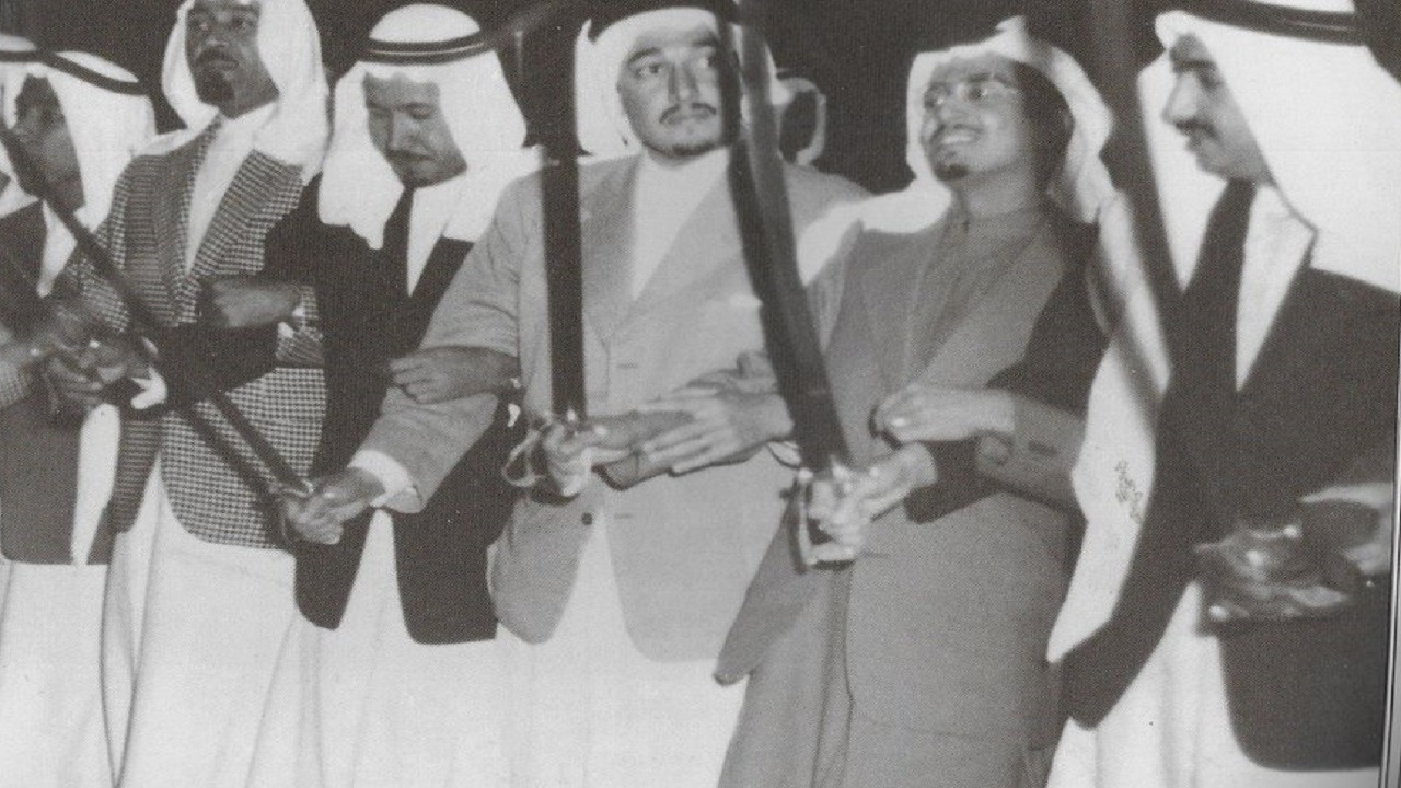صورة تاريخية نادرة للملك عبدالله قبل تولي الحكم في الخمسينيات