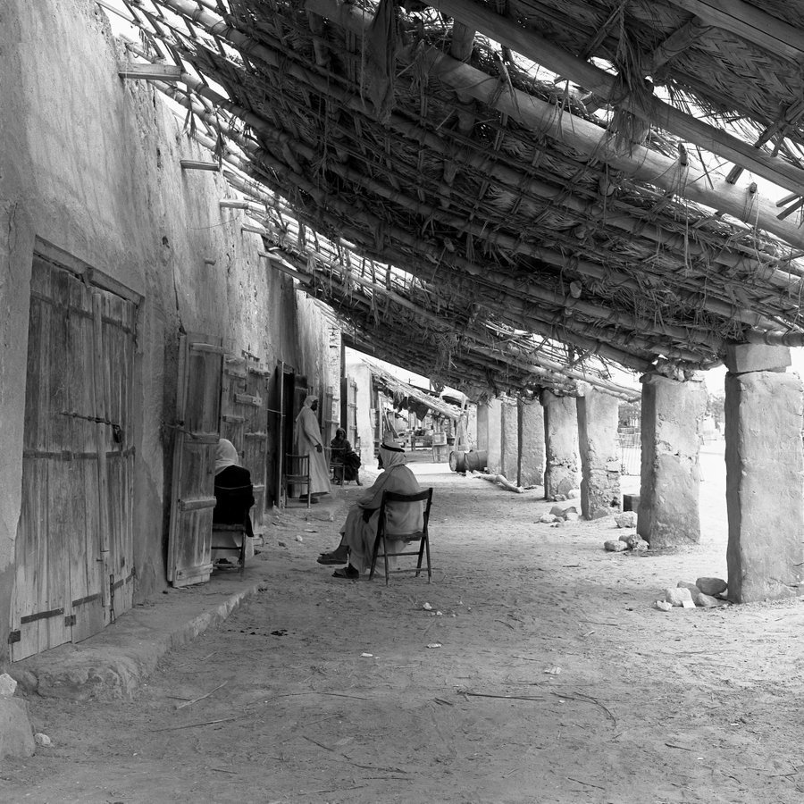 لقطة قديمة من السوق المسقوف في الجبيل