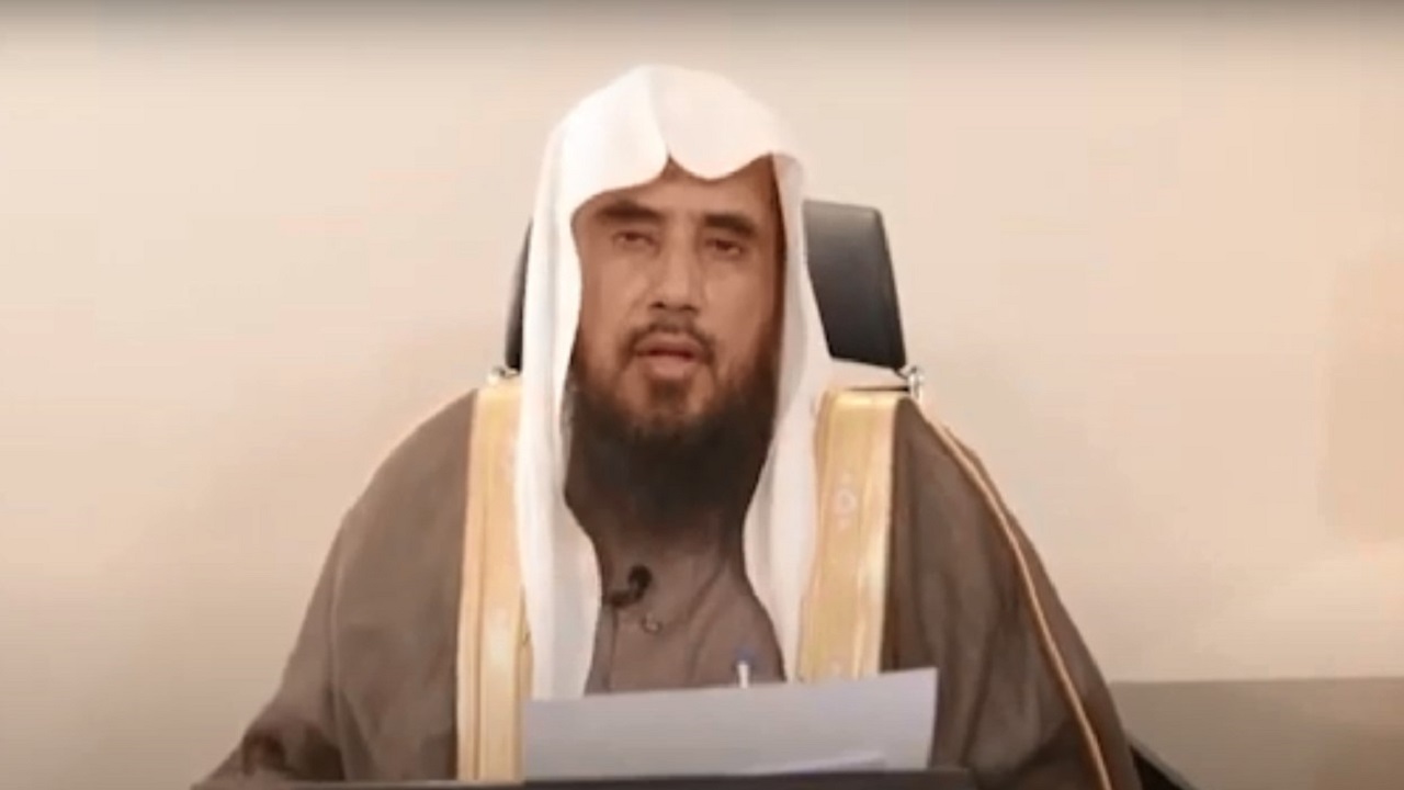 بالفيديو.. الخثلان يوضح حكم سجود الشكر عند نزول الراتب الشهري