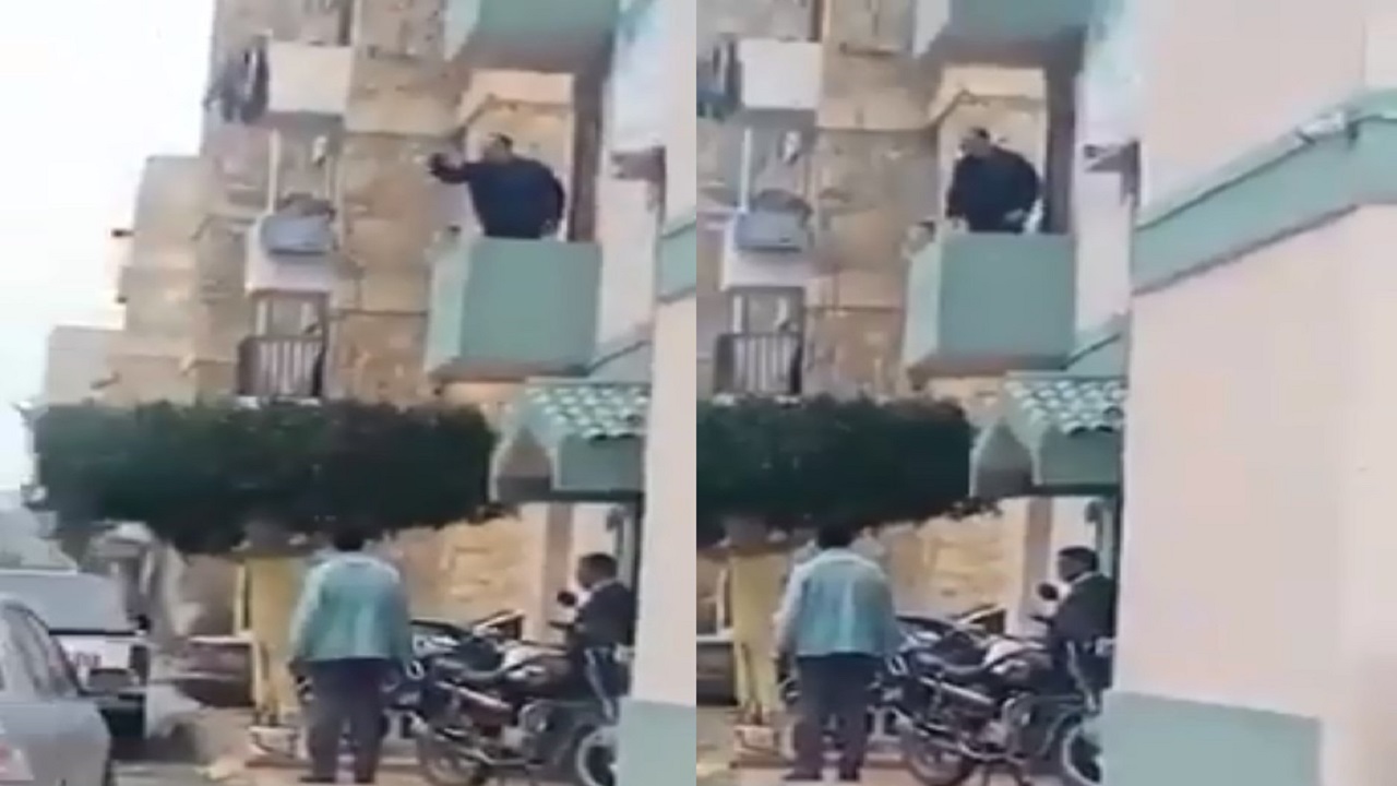 بالفيديو.. مسؤول مصري يعتدي على امرأة ويهينها: &#8220;هديكي بالجزمة&#8221;