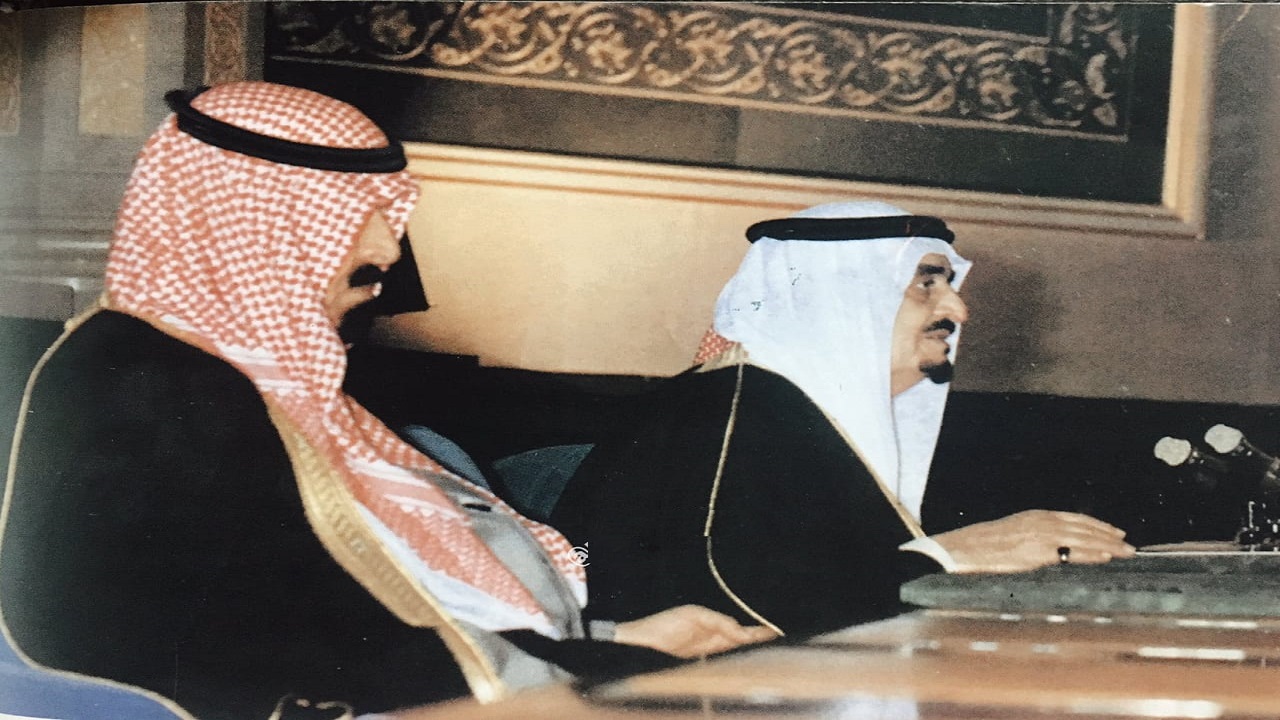صورة &#8220;تاريخية&#8221; توثق افتتاح الملك فهد أولى جلسات مجلس الشورى قبل 28 عاما