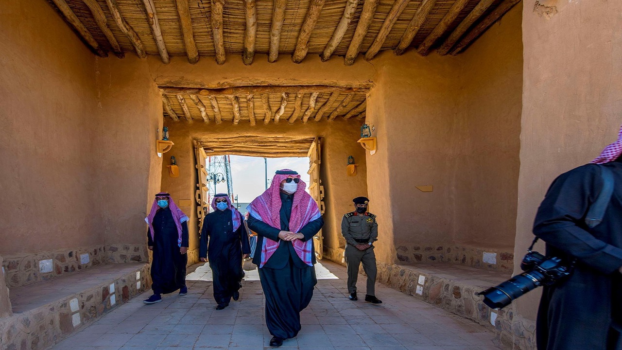 بالصور.. حقائق تاريخية عن قصر الملك عبدالعزيز في قرية لينه