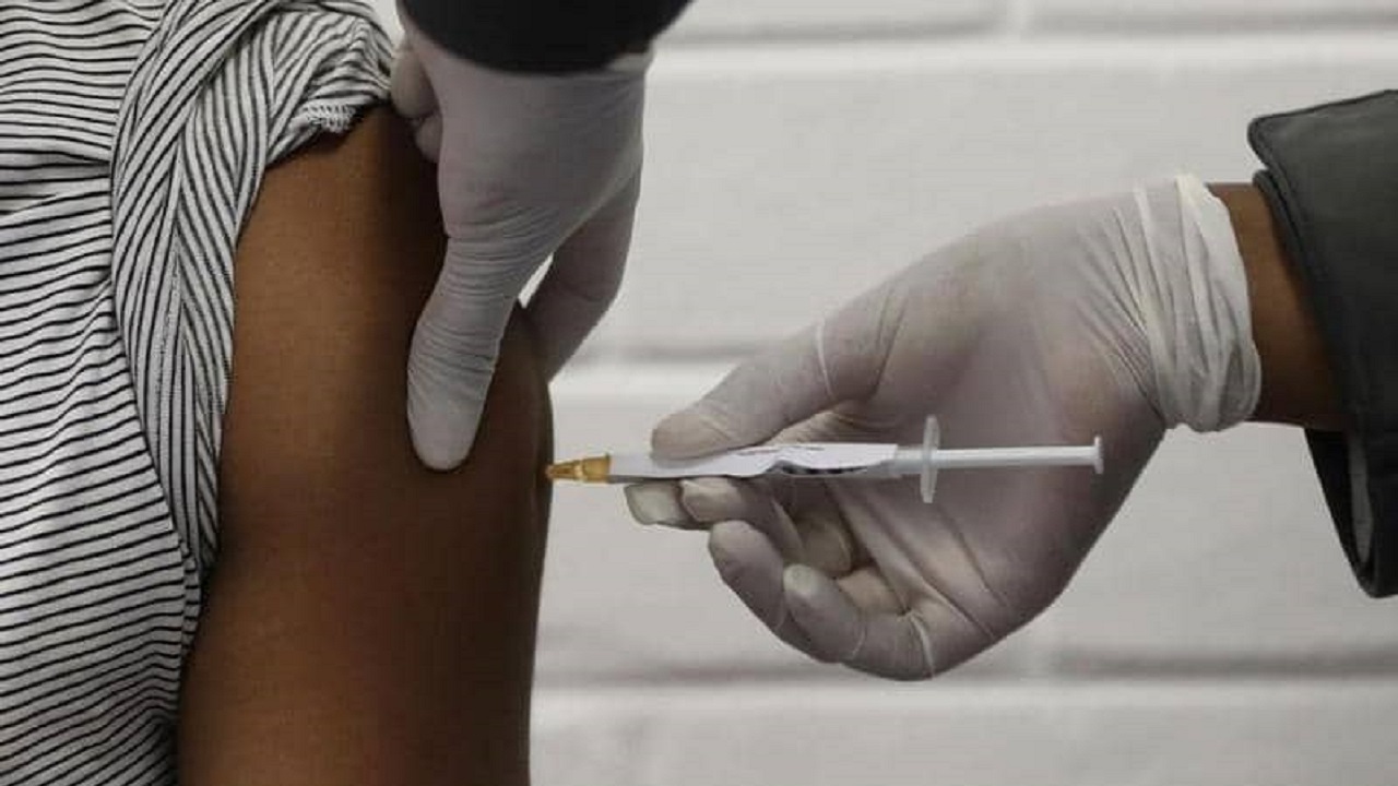 بريطانيا تعلن تطعيم 140 شخصا كل دقيقة في ضد كورونا