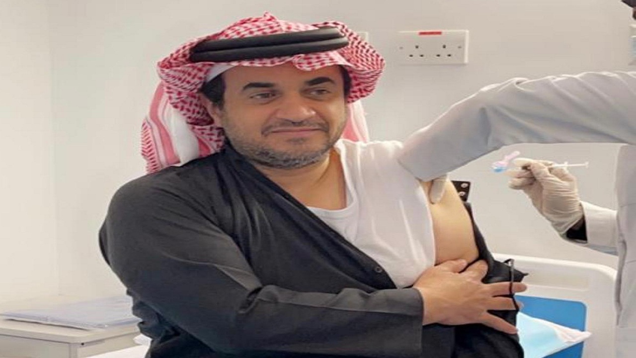 بالفيديو.. البلطان يتلقى الجرعة الأولى من لقاح كورونا ويوجه رسالة للمواطنين والمقيمين