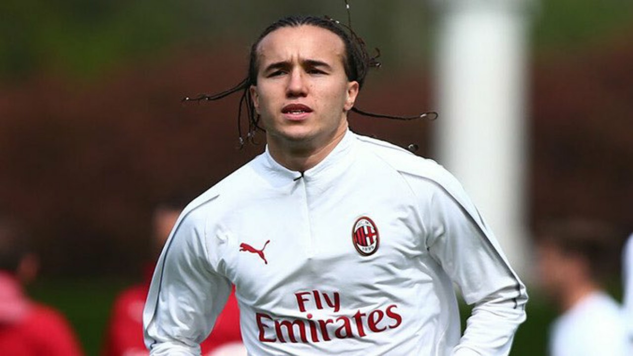 الهلال يغري ميلان بعرض ضخم لضم لاكسالت