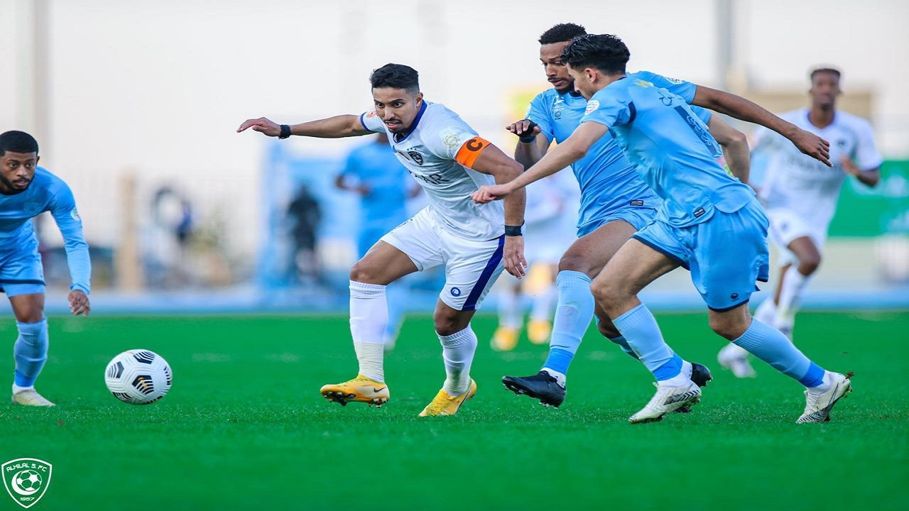 بالفيديو.. الباطن يخطف تعادلاً قاتلاً أمام الهلال