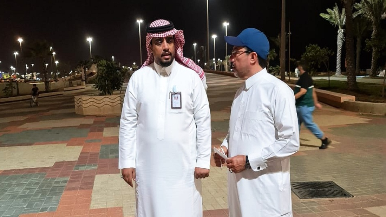 أمين عسير في جولة مفاجئة لواجهة عسير البحرية