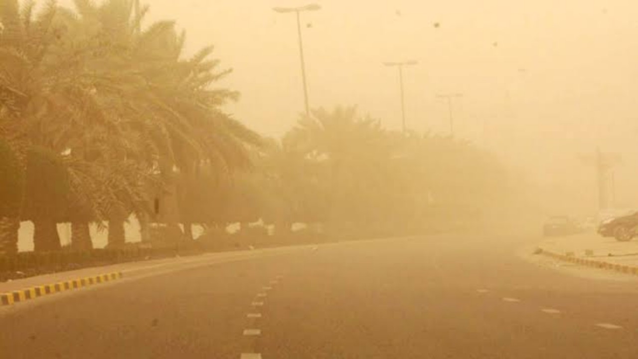 رياح مثيرة للأتربة والغبار على طريق «الخرمة &#8211; ظلم»‏