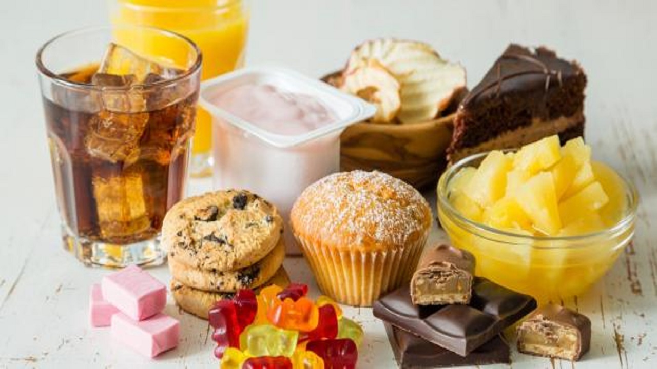 حيل بسيطة لتقليل الرغبة الشديدة لتناول السكر والحلويات