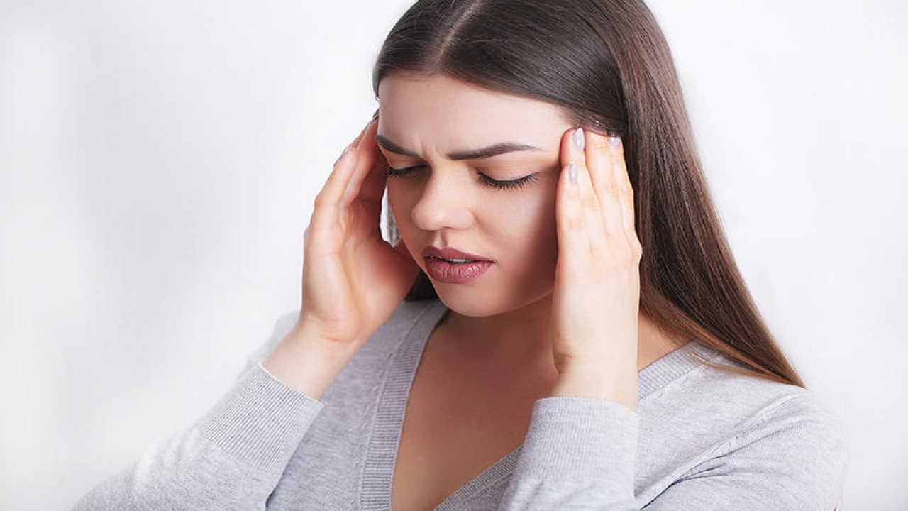 3 نصائح لتخفيف ألم الرأس الشديد