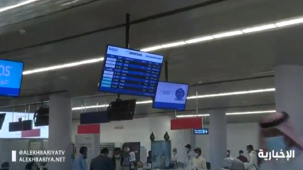 بالفيديو.. استمرار الحركة الجوية في مطار أبها الدولي بشكل طبيعي