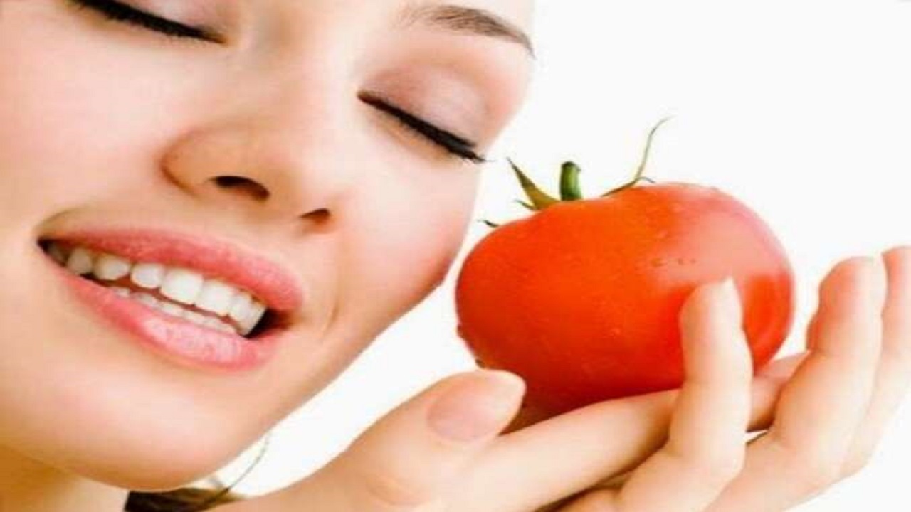 فوائد مذهلة للطماطم لبشرة صافية بلا أثر لحب الشباب