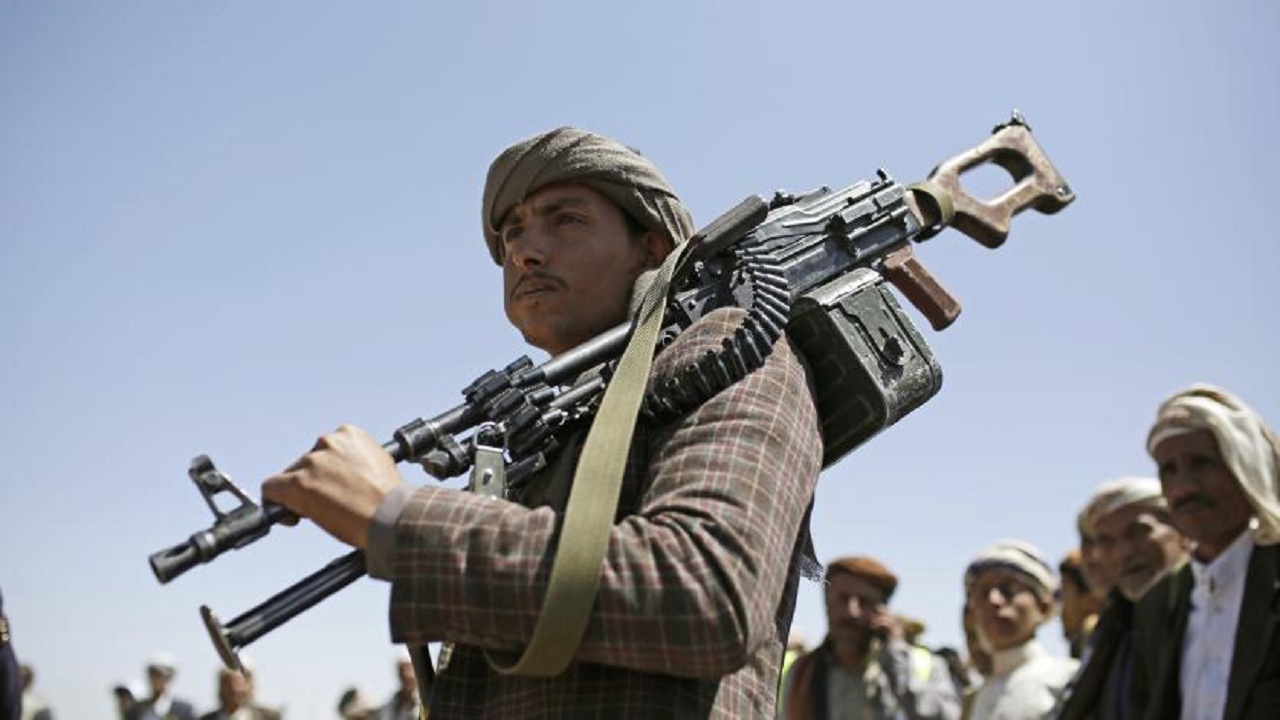 الحوثي يقتل أحد قياداته في عمران
