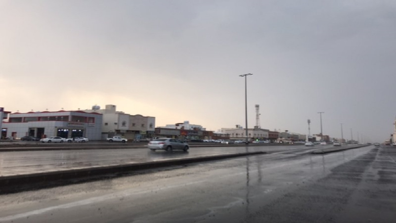 هطول أمطار متوسطة إلى غزيرة على منطقة المدينة المنورة