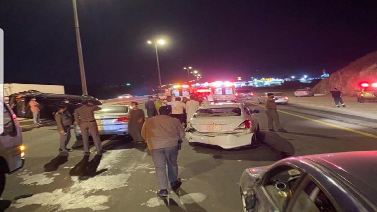 حادث جماعي بين 5 سيارات بمكة المكرمة فجراً